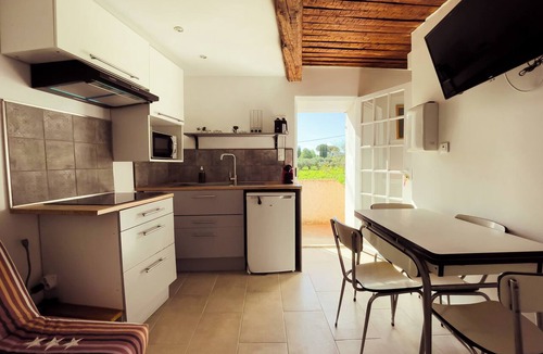 Sainte-Anne du Castellet Apartment | Superb 4-pers T2 gîte 5mn from Castellet & Circuit Paul Ricard, 10mn from beach.