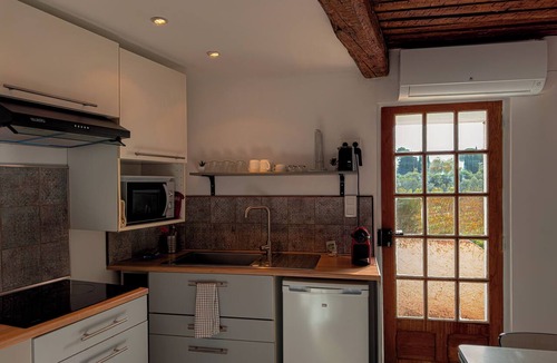 Sainte-Anne du Castellet Apartment | Superb 4-pers T2 gîte 5mn from Castellet & Circuit Paul Ricard, 10mn from beach.