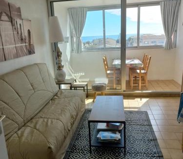 Frontignan Apartment | Superbe appartement avec vue sur la mer et port