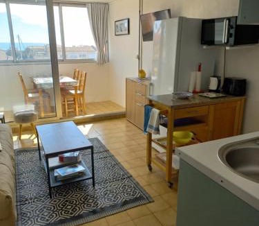 Frontignan Apartment | Superbe appartement avec vue sur la mer et port