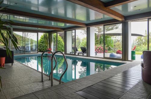 Lucinges Villa | Superbe villa avec piscine intérieure, sauna, jacuzzi et salle de sport