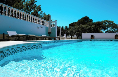 Carces Villa | "Sur Place" 4-12 people. Ideally suited for two or a large family.