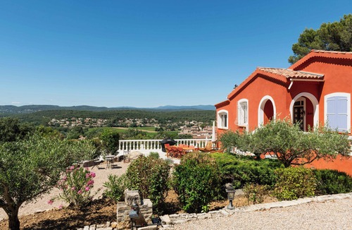 Carces Villa | "Sur Place" 4-12 people. Ideally suited for two or a large family.