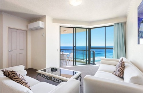 Gold Coast Apartment | Surfers Heart High-Floor 1BR | Ocean View and Pkg