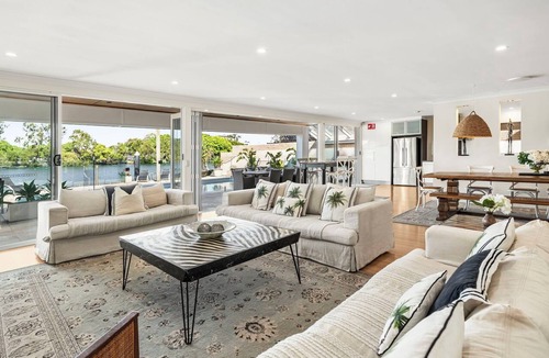 Surfers Paradise House | Surfers Paradise Escape (Huge Heated Pool)