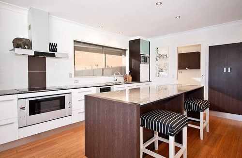Surfers Paradise House | Surfers Paradise Escape (Huge Heated Pool)