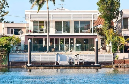 Surfers Paradise House | Surfers Paradise Escape (Huge Heated Pool)