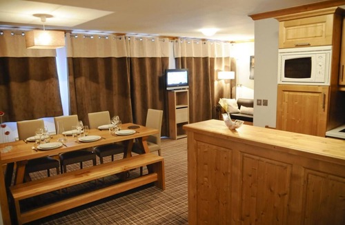 La Toussuire Apartment | Swimming pool, sauna, hammam, terrace, balcony, tv, ski locker, 41-49m², La Toussuire