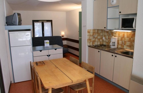 Saint-Leger-les-Melezes Apartment | Swimming pool, sauna, hammam, parking, tv, ski locker, 25m², Saint-Léger-les-Mélèzes