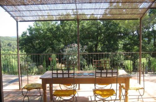 Entrecasteaux House | Sympathique Maison Climatisée au Calme & Whirlpool Privée!