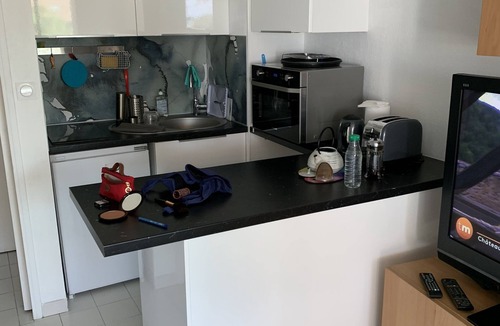 Saint-Cyr-sur-Mer Apartment | T2 Bord de mer Résidence Privée Parking , Grand Jardin .plage 6mns à Pied
