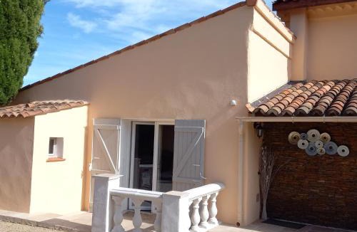Carnoules Apartment | T2 de charme 55 m² au calme avec terrasse ombragée 40m2