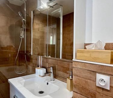 Saint-Maximin-la-Sainte-Baume Apartment | T2 La Parenthèse - Jacuzzi et vue Sainte-Baume