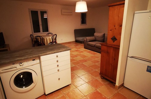 Flassans-sur-Issole House | T2 independent terrace and swimming pool in a quiet area
