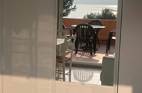 La Madrague Apartment | T2 sea view, very quiet.