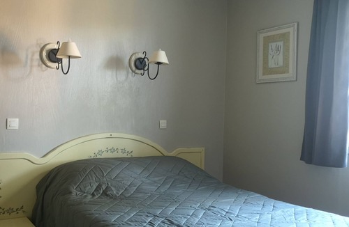 Les Restanques Apartment | T2LES RESTANQUES DE ST TROPEZ SEA SWIMMING POOL AIR CONDITIONING