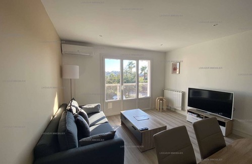 Sanary-sur-Mer Apartment | T3 apartment with air co near downtown with terrace for 4