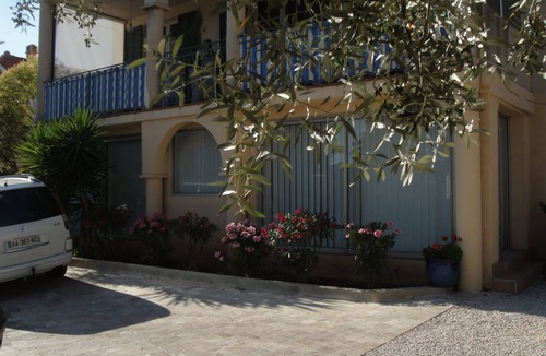 Bandol Apartment | T3 furnished -RDC beautiful Villa-100m from the beach Renécros, WIFI, Clim, Parking