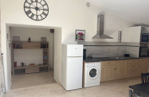 Regusse Apartment | T3, renovated in a charming estate surrounded by nature in the Haut Var