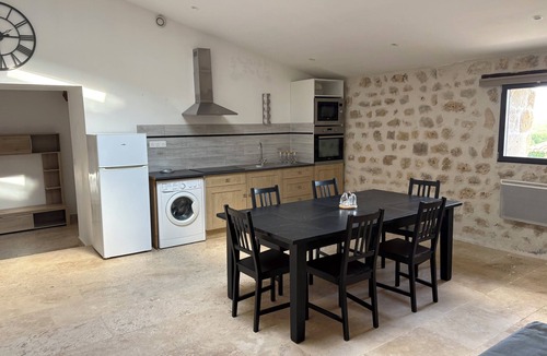 Regusse Apartment | T3, renovated in a charming estate surrounded by nature in the Haut Var