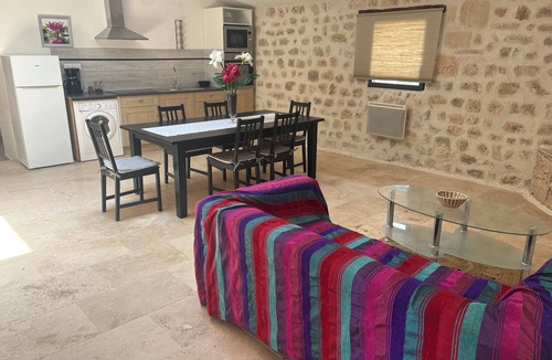 Regusse Apartment | T3, renovated in a charming estate surrounded by nature in the Haut Var