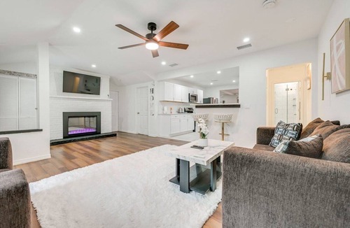 Old Seminole Heights Boat Rental | Tampa Bay Oasis: Hot Tub & Huge Covered Deck!