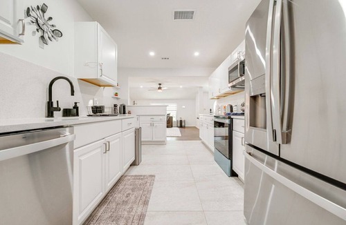 Old Seminole Heights Boat Rental | Tampa Bay Oasis: Hot Tub & Huge Covered Deck!