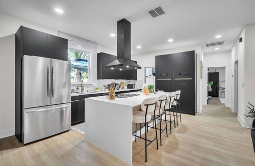 Tampa House | Tampa Getaway w/Pickleball Court, Pool & Gym