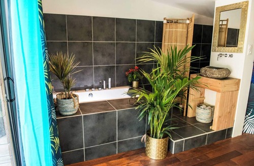 Saint-Remeze Cabin | Te Fiti perched chalet (+12 yrs accompanied by an adult or 2 adults)