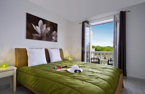 Vidauban House | Terraced House in Vidauban with Pool