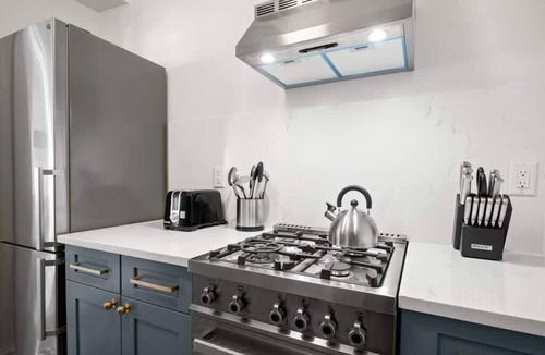 Hyde Park Apartment | The Adaline #1 - Luxury Hyde Park Apt Near Bayshore