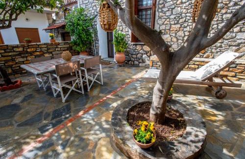 Kato Gatzea House | The Backyard Fisherman's House
