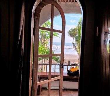 Mendoyo Hotel | The Beachbreaks Medewi