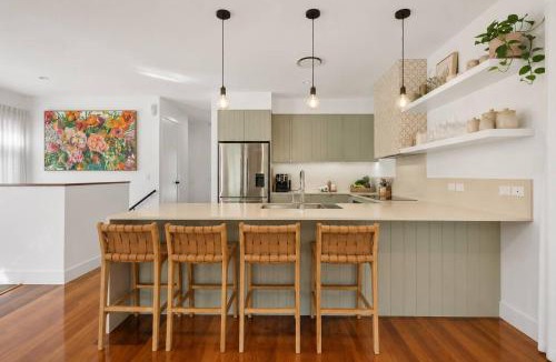 Burleigh Heads House | The Beachside House with Pool & Walk to Beach