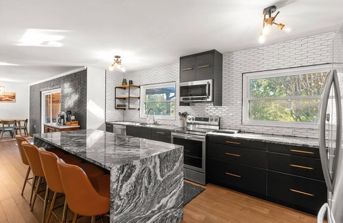 Lake Bentley House | The Bentley Lakehouse - spacious lakefront retreat with pool, spa, and game room