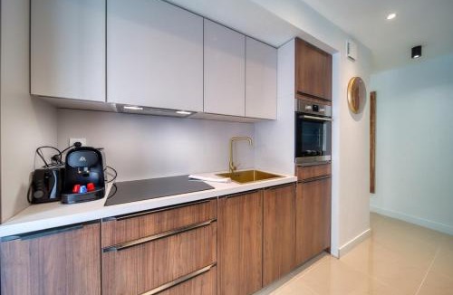 Quartier Exposition-Bajatiere Apartment | The Charming 2