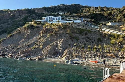 Plomari Apartment | The Cliff Residences