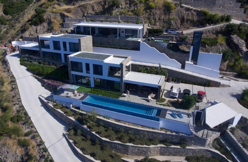 Plomari Apartment | The Cliff Residences