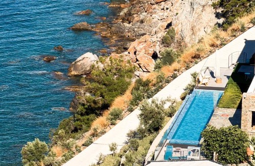 Plomari Apartment | The Cliff Residences
