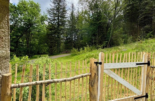 Saint-Hilaire-les-Courbes Cottage | The Gîte de Couturas – Fenced-in garden and shared pool in Corrèze
