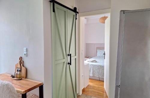 Mesolongi Apartment | The Handcrafted Haven 2 min to Central Square