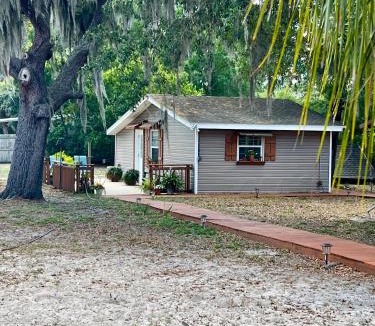 Lake Alfred House | The Lake Alfred Citruswood Cabin