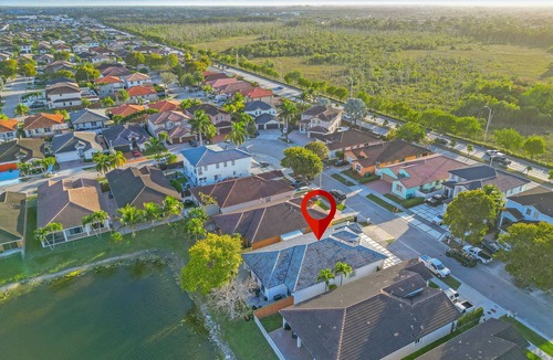 Tamiami House | The Lake House 305/BBQ. Ping Pong Table.