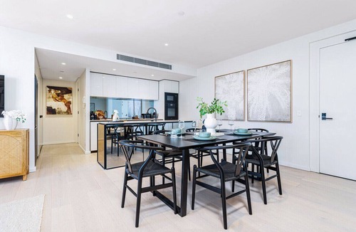 Palm Beach Apartment | The Luxe Surf & Sea Suite