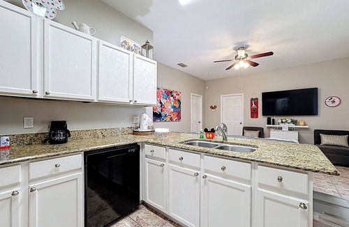 Crescent Lakes House | The Magical Kissimmee Retreat-Spacious 4-bedroom house with AC and Pool.