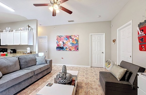 Crescent Lakes House | The Magical Kissimmee Retreat-Spacious 4-bedroom house with AC and Pool.