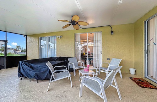 Crescent Lakes House | The Magical Kissimmee Retreat-Spacious 4-bedroom house with AC and Pool.