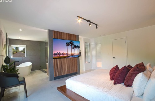 Richmond West Villa | The Mansion Pickleball, Golf and heated pool