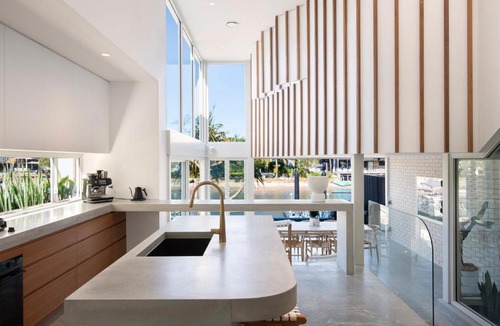 Palm Beach House | The Marlin: Stay 4 Pay 3