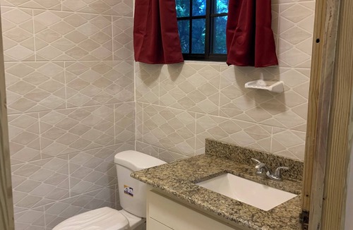 Silver Sands Apartment | The Perfect Studio with AC, Wifi, Internet in the awesome community Duncan Bay.